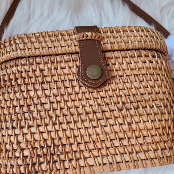 Rattan hand crafted Crossbody - Picture 10 of 13